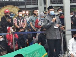 Melepas Jenazah Wali Kota Bandung Oded, Aher: Beliau Orang Saleh