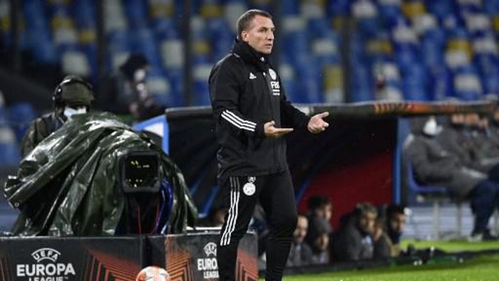 Leicesters British coach Brendan Rodgers reacts during the UEFA Europa League Group C football match between Napoli and Leicester on December 9, 2021 at the Diego-Maradona stadium in Naples. (Photo by Alberto PIZZOLI / AFP)