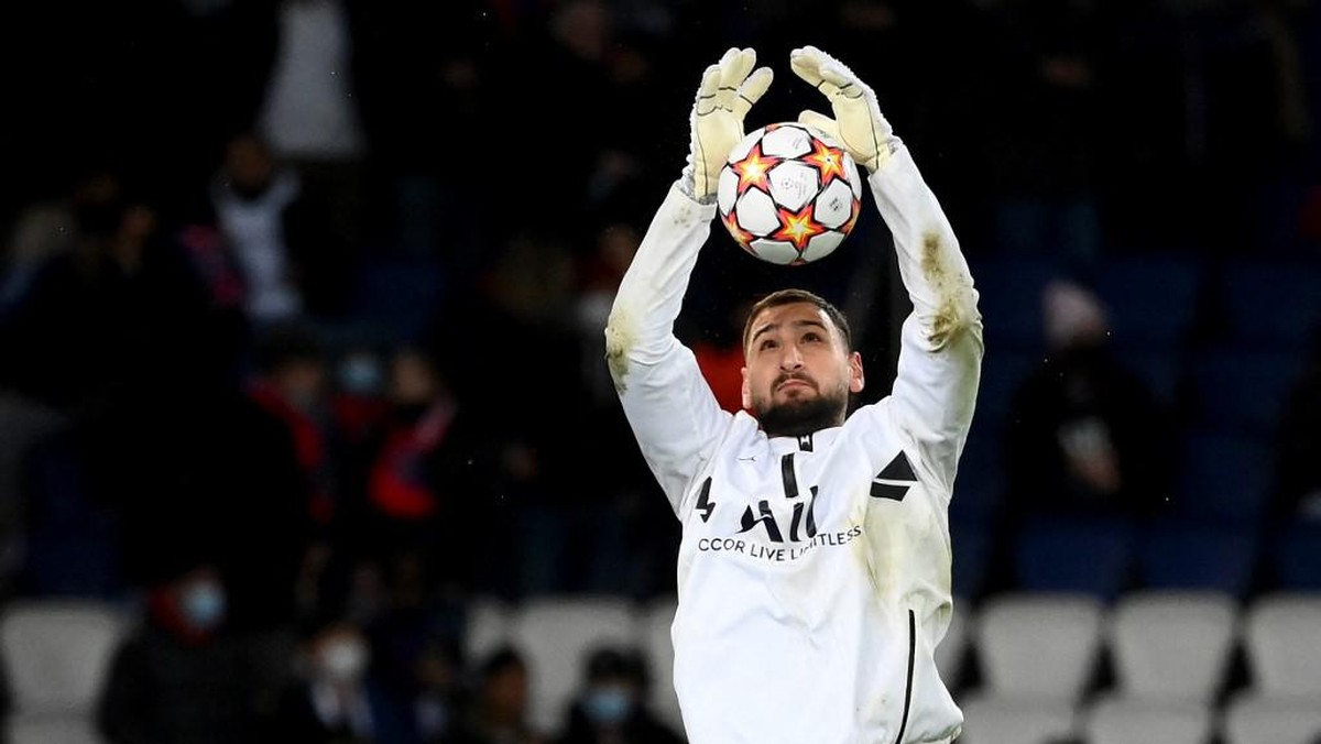 Gianluigi Donnarumma menyebut tekanan di PSG lebih besar daripada di AC Milan (Foto: AFP/FRANCK FIFE)