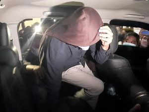 Dosen Unsri Reza Tersangka Kasus Pelecehan Mahasiswi Via Chat Ditahan! Dosen Unsri Reza Tersangka Kasus Pelecehan Mahasiswi Via Chat Ditahan!