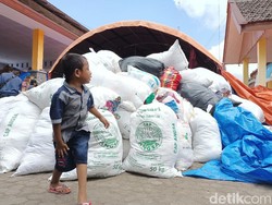 Korban Erupsi Semeru Butuh Perlengkapan Salat dan Mainan Anak