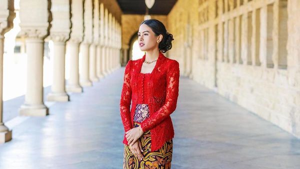 Deretan Gaya Kebaya Artis Saat Wisuda Tahun Ini, Mikha Tambayong Pakai Celana