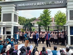 Berunjuk Rasa, Mahasiswa Indramayu Soroti Banjir Rob di Eretan