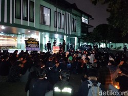Mahasiswa UPN Veteran Gelar Aksi 100 Lilin Buntut Tewasnya Lala