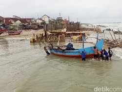 Pilu Nelayan Rembang Tak Melaut Kala Cuaca Ekstrem, Terpaksa Jual Perabot