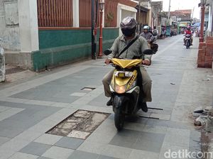 Duh! Banyak Granit di Jalan Menara Kudus yang Rusak-Copot