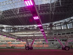 Canggih! Perawatan Rumput Lapangan JIS Pakai Sinar UV