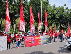 Hari HAM Internasional, Buruh Geruduk Balai Kota Tagih Janji Anies Naikkan UMP