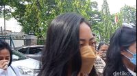 Potret Rachel Vennya Ditemani Ibunda saat Sidang Kabur dari Karantina