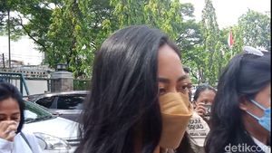 Potret Rachel Vennya Ditemani Ibunda saat Sidang Kabur dari Karantina