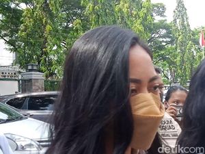 Potret Rachel Vennya Ditemani Ibunda saat Sidang Kabur dari Karantina