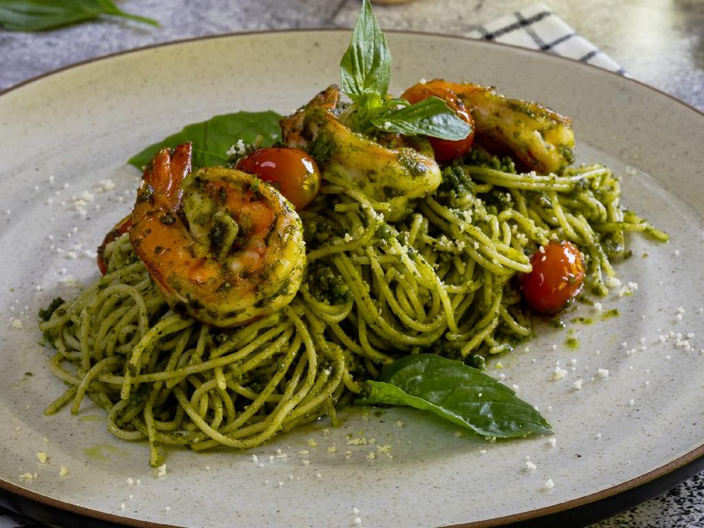 Resep Spaghetti Saus Pesto Udang yang Gurih Wanginya Mantul