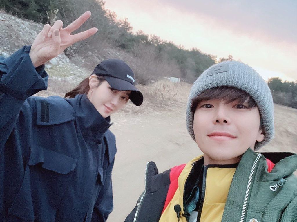 Lee Ji Ah & Park Eun Seok Pamer Foto Reuni, Fans The Penthouse 3 Histeris Lee Ji Ah & Park Eun Seok Pamer Foto Reuni, Fans The Penthouse 3 Histeris
