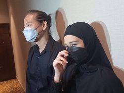 Roger Danuarta Jadi Suami Siaga Asuh Dua Anak, Akui Kurang Tidur