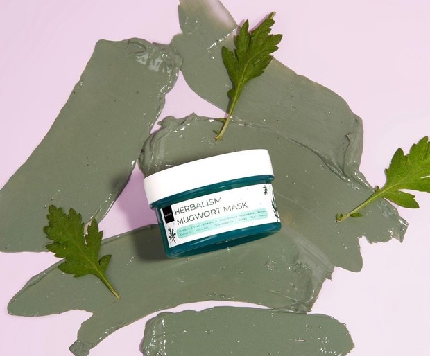 Scarlett Whitening Herbalish Mugwort Mask/Foto: Instagram.com/scarlett_whitening skincare dengan kandungan mugwort bagus untuk kulit berjerawat