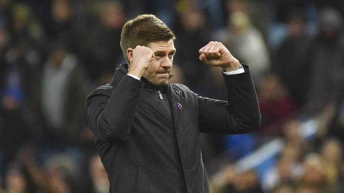 Aston Villas head coach Steven Gerrard during the English Premier League soccer match between Aston Villa and Leicester City at Villa Park in Birmingham, England, Sunday, Dec. 5, 2021. (AP Photo/Rui Vieira)