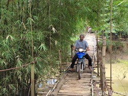 Penampakan Jembatan Piano di Pandeglang yang Bikin Ngeri-ngeri Sedap