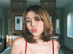 5 Pose Membara Awkarin