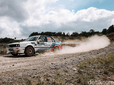 Aksi Para Pebalap di Danau Toba Rally 2021