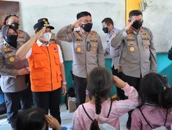 Bantuan Korban Erupsi Semeru Terus Mengalir