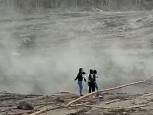 Tunjukkan Empatimu, Jangan Selfie di Area Terdampak Erupsi Semeru