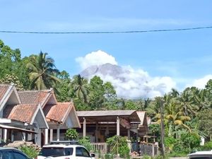 Kondisi Semeru Cerah, Pencarian Korban Erupsi Kembali Dilakukan di 5 Titik Kondisi Semeru Cerah, Pencarian Korban Erupsi Kembali Dilakukan di 5 Titik