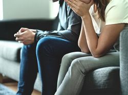 Istri Saya Selingkuh, Bisakah yang Dipidanakan Cuma Pebinornya Saja?