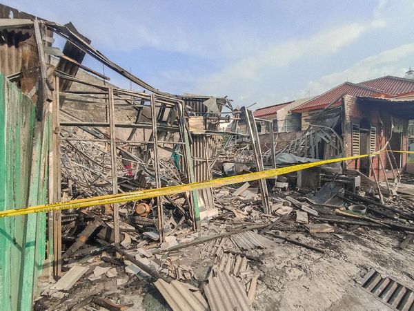 Potret 4 Bangunan di Jakut Hangus Terbakar Akibat Gas Bocor