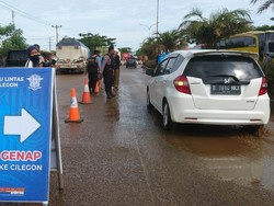 Jalur Wisata Anyer Berlakukan Uji Coba Gage, Puluhan Kendaraan Putar Balik