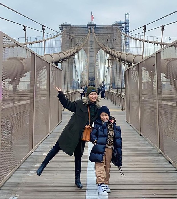 Kompak liburan Ayu tingting dan Bilqis/instagram.com/ayutingting92 Kompak liburan Ayu tingting dan Bilqis/instagram.com/ayutingting92