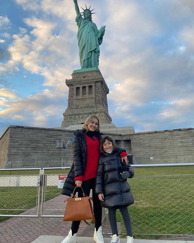 Kompak liburan Ayu tingting dan Bilqis/instagram.com/ayutingting92 Kompak liburan Ayu tingting dan Bilqis/instagram.com/ayutingting92