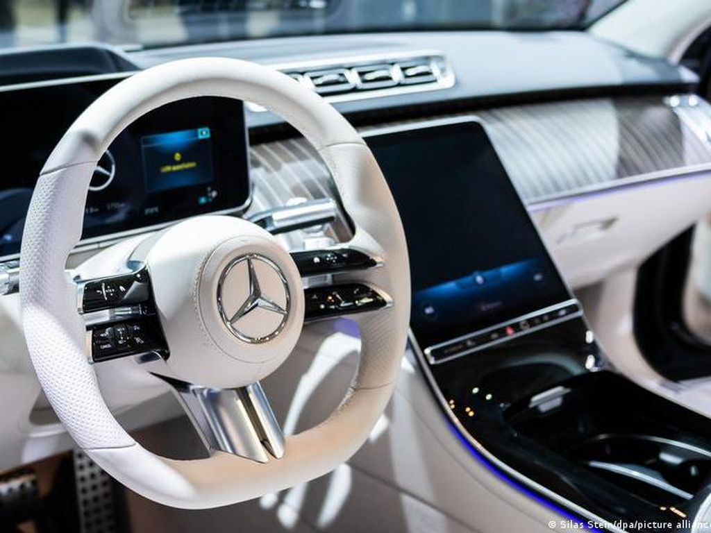 Mercedes Kantongi Lisensi Internasional Pertama Sistem Kemudi Otonom
