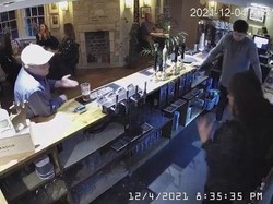 Merinding! CCTV Tangkap Momen Gelas Tiba-tiba Pecah di Pub Berhantu