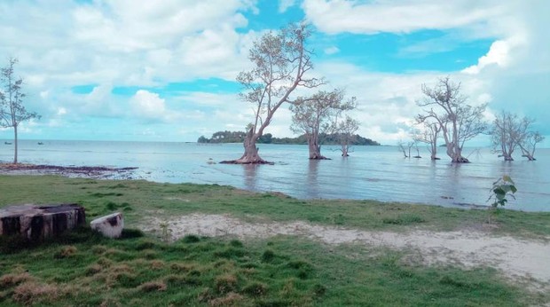 Pantai Elyora yang berlokasi di Batam cocok sebagai destinasi wisata/Foto: Ayotraveling.com