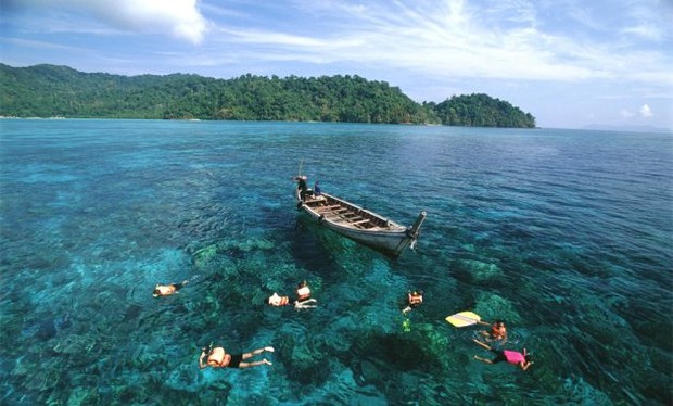 Pantai Pulau Abang yang berlokasi di Batam cocok sebagai destinasi wisata/Foto: Jejakpiknik.com