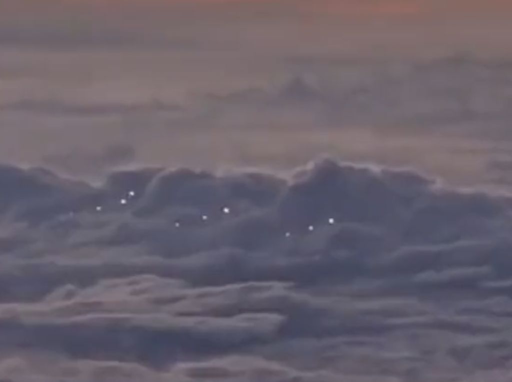 Heboh Penampakan Pasukan UFO Terekam Pilot Amerika
