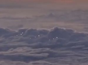 Heboh Penampakan Pasukan UFO Terekam Pilot Amerika Heboh Penampakan Pasukan UFO Terekam Pilot Amerika