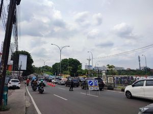 Gage Depok Siang Ini, Kendaraan Pelat Genap Diputar Balik di Jl Juanda