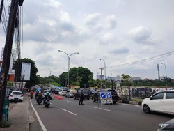 Gage Depok Siang Ini, Kendaraan Pelat Genap Diputar Balik di Jl Juanda