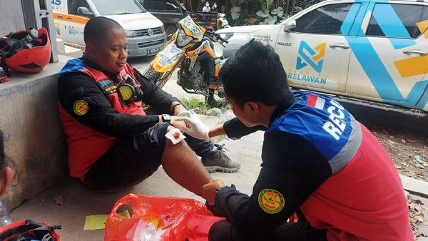 Potret Suka Duka Relawan Erupsi Semeru