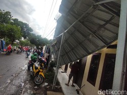 Belasan Rumah di Cianjur Porak-poranda Diterjang Puting Beliung