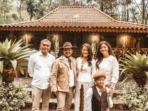 Hadiri Pernikahan Ramon Y Tungka, Mantan Istri Datang dengan Pasangan Hadiri Pernikahan Ramon Y Tungka, Mantan Istri Datang dengan Pasangan
