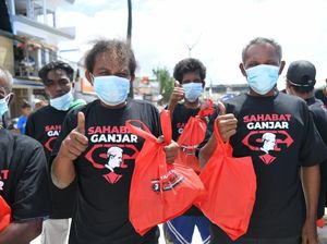 Relawan Ganjar Roadshow ke NTT, Bagi-bagi Sembako & Bantu UMKM