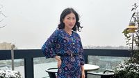 Gaya Sarwendah di Eropa, Tetap Dasteran Meski Bersalju