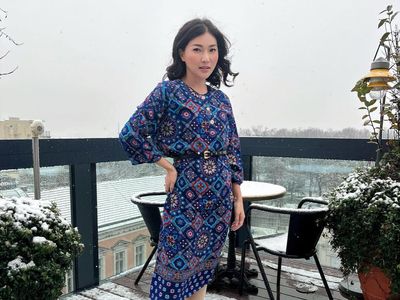 Gaya Sarwendah di Eropa, Tetap Dasteran Meski Bersalju