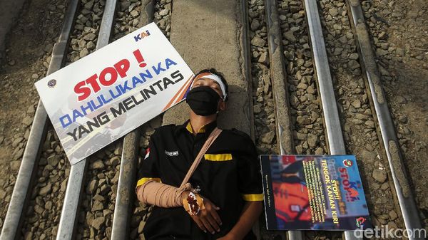 KAI Ajak Pengendara Tertib Berlalu Lintas di Perlintasan KA