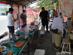 Cerita Harsi Kini Bisa Pulang Cepat karena Warung Tengklengnya Laris