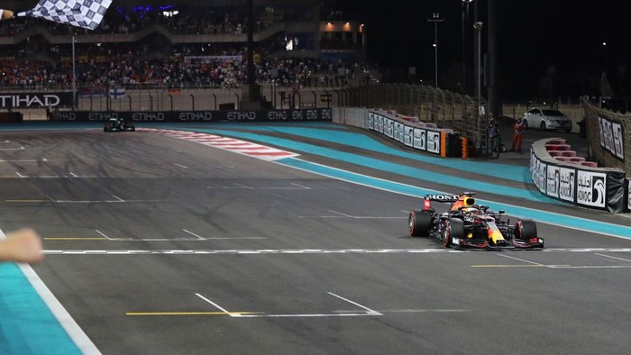 Max Vestappen juara F1 2021 (Foto: Getty Images/Pool) Max Vestappen juara F1 2021 (Foto: Getty Images/Pool)