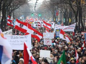 Warga Austria Demo Aturan Wajib Vaksin-Pembatasan COVID, 3 Orang Ditangkap