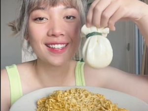 Bella Kuku Bikin Indomie Campur Keju Burrata, Enak dan Super Creamy!